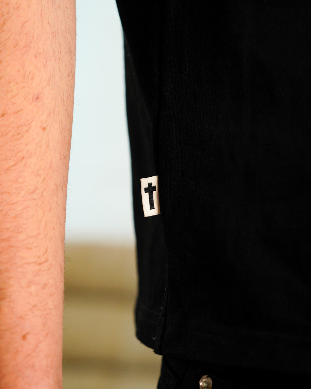 CHILD OF GOD - BLACK TEE side hem cross