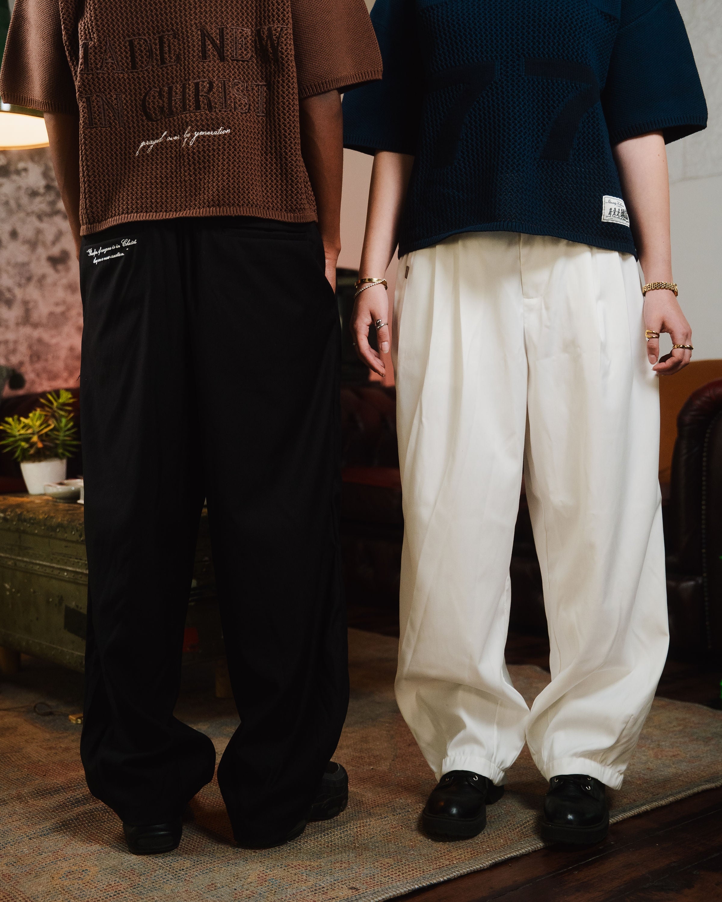 "IDENTITY" WHITE PLEATED PANTS